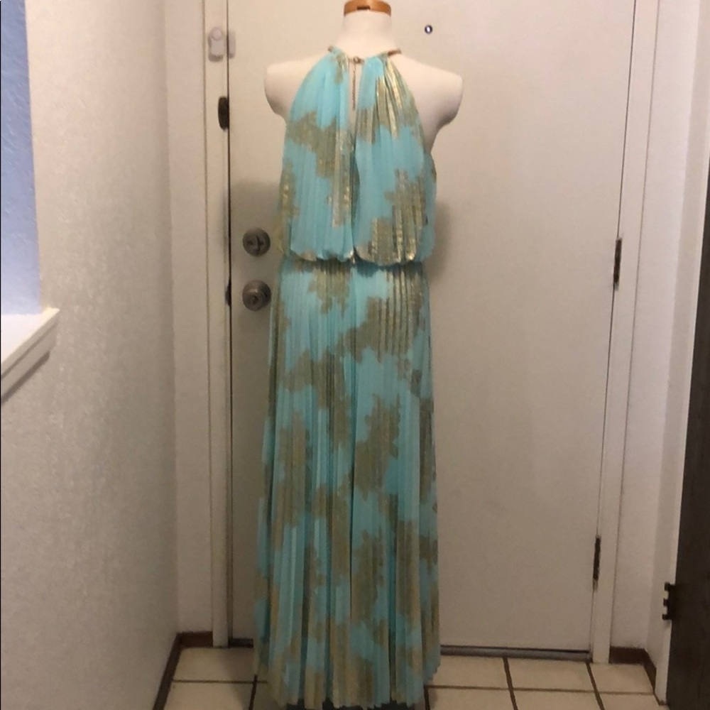 Metallic print pleated blouson gown - Picture 3 of 7